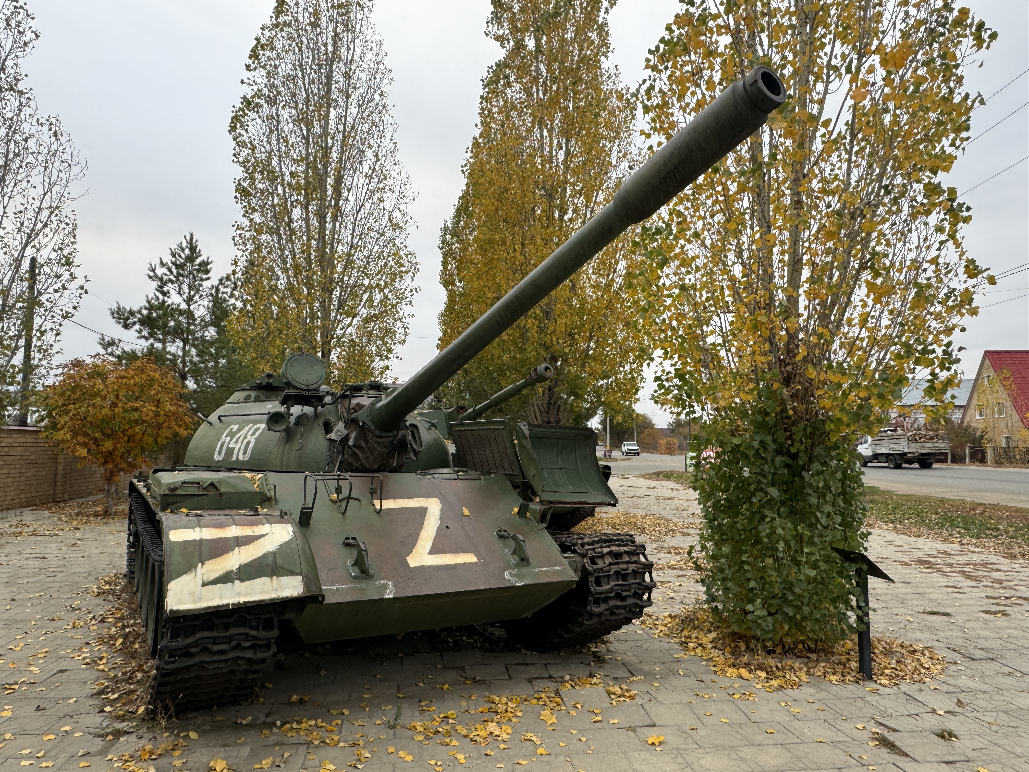 Выставка военной техники на окраине Соль-Илецка