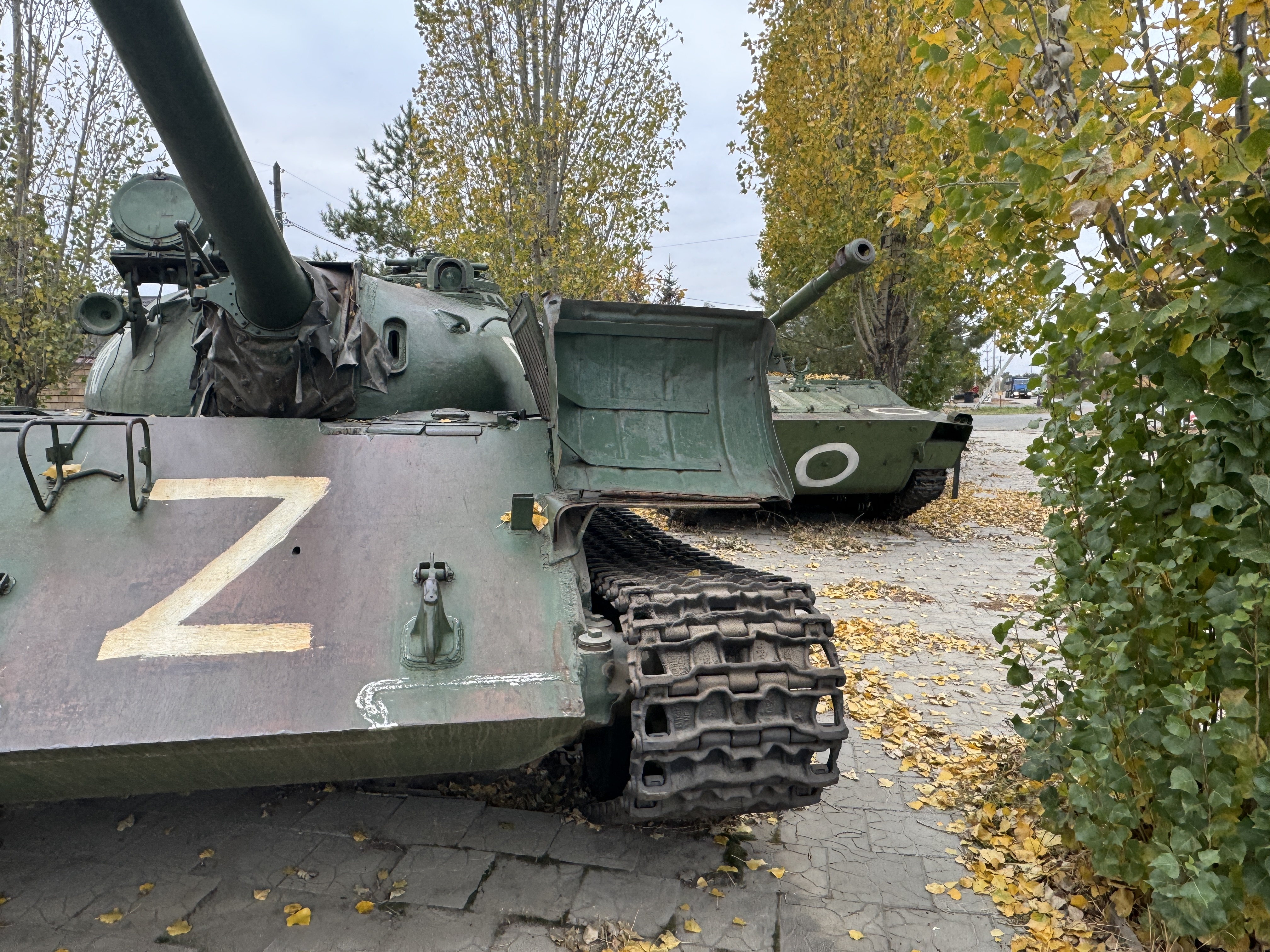 Выставка военной техники на окраине Соль-Илецка