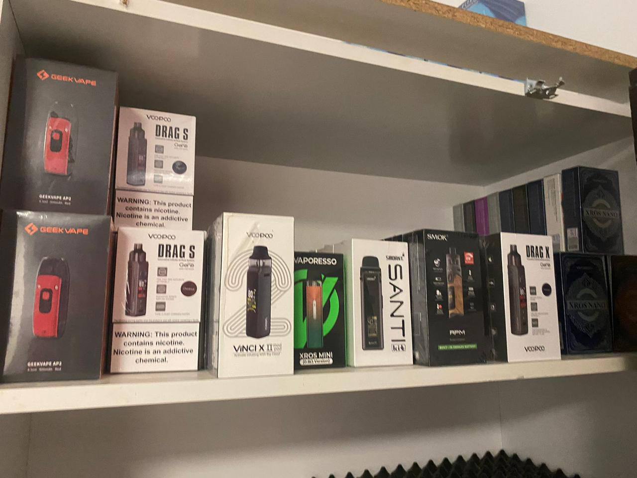 На фото вейпы, которые продавал хозяин алкомаркета. Фото пресс-службы МВД РК.